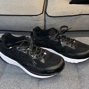 Propet One Walking Shoe - Woman’s size 11 excellent condition black.